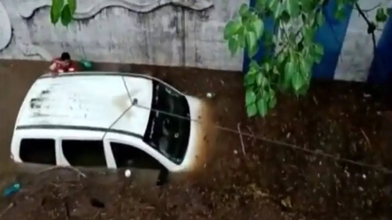 Bengaluru: 22-yr Old Infosys Employee Dies After Car Gets Stuck In Flooded K.R Circle