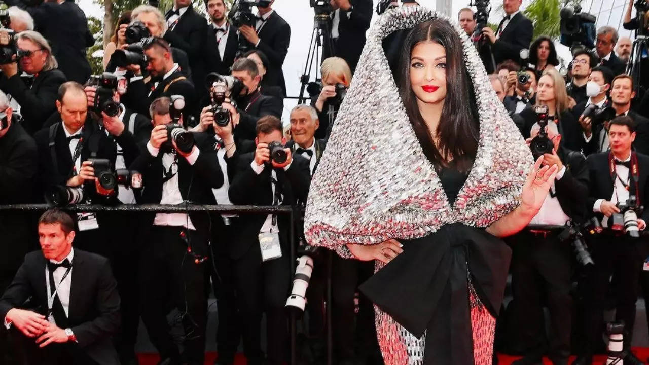 Aishwarya Rai Fans Defend Her After Columnist TROLLS Her Cannes Look. Say 'Nothing But Respect For Her'