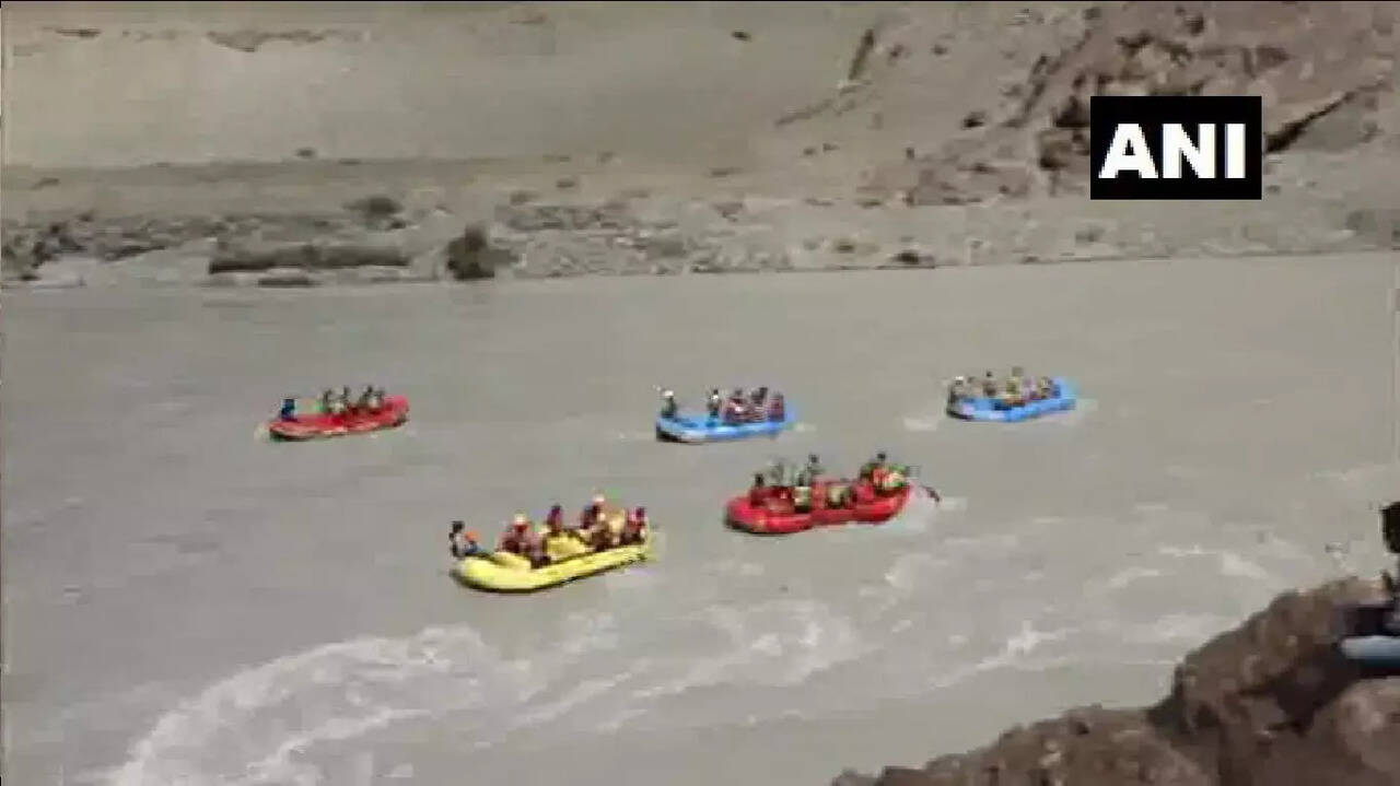 J&K: Pleasure Trip Turns Tragic As Two Gujarat Tourists Drown After ...