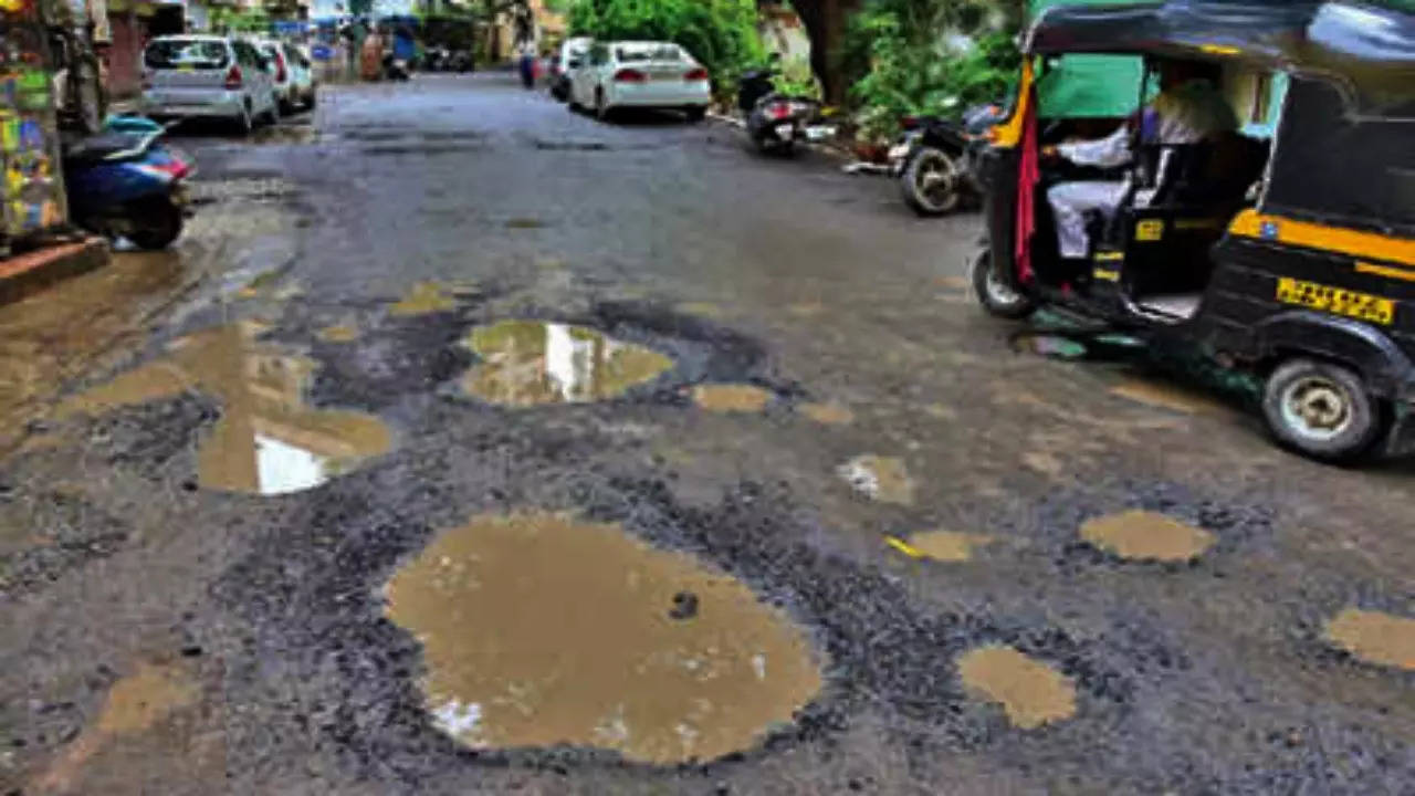 Contractors in Thane will have to pay Rs 1 lakh penalty for each pothole that surfaces on new roads