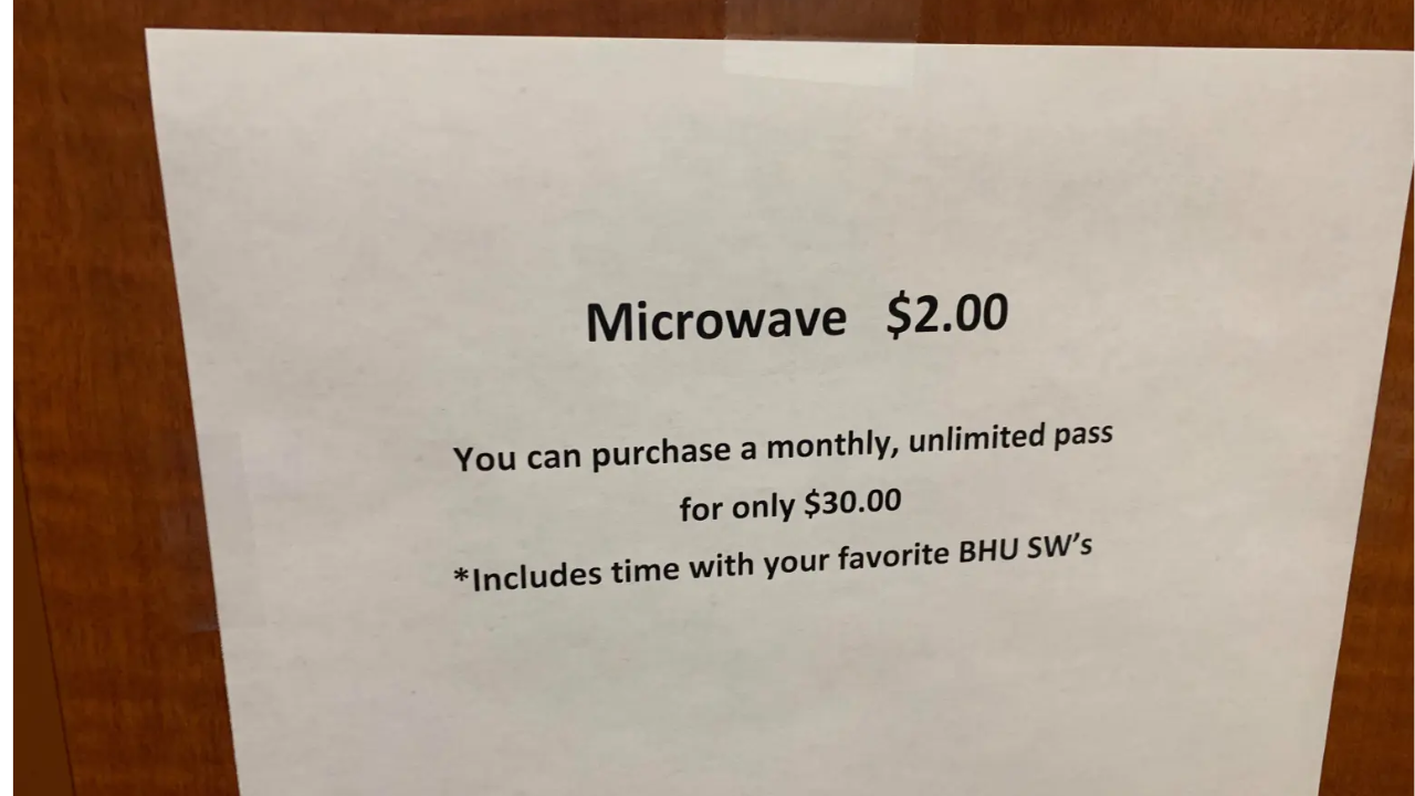 Microwave usage sign goes viral.