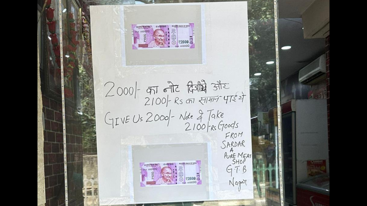 Delhi shop offers people to give Rs 2,000 notes and buy items worth Rs 2,100.