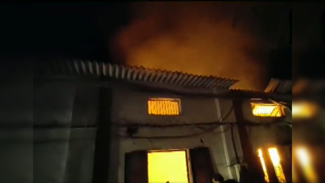 VIDEO: Massive Fire Breaks Out At Scrap Godown In Bhiwandi Area of ...