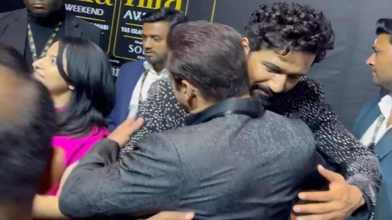 Iifa 2023 Salman Khan Spotted Hugging Vicky Kaushal Latter Breaks