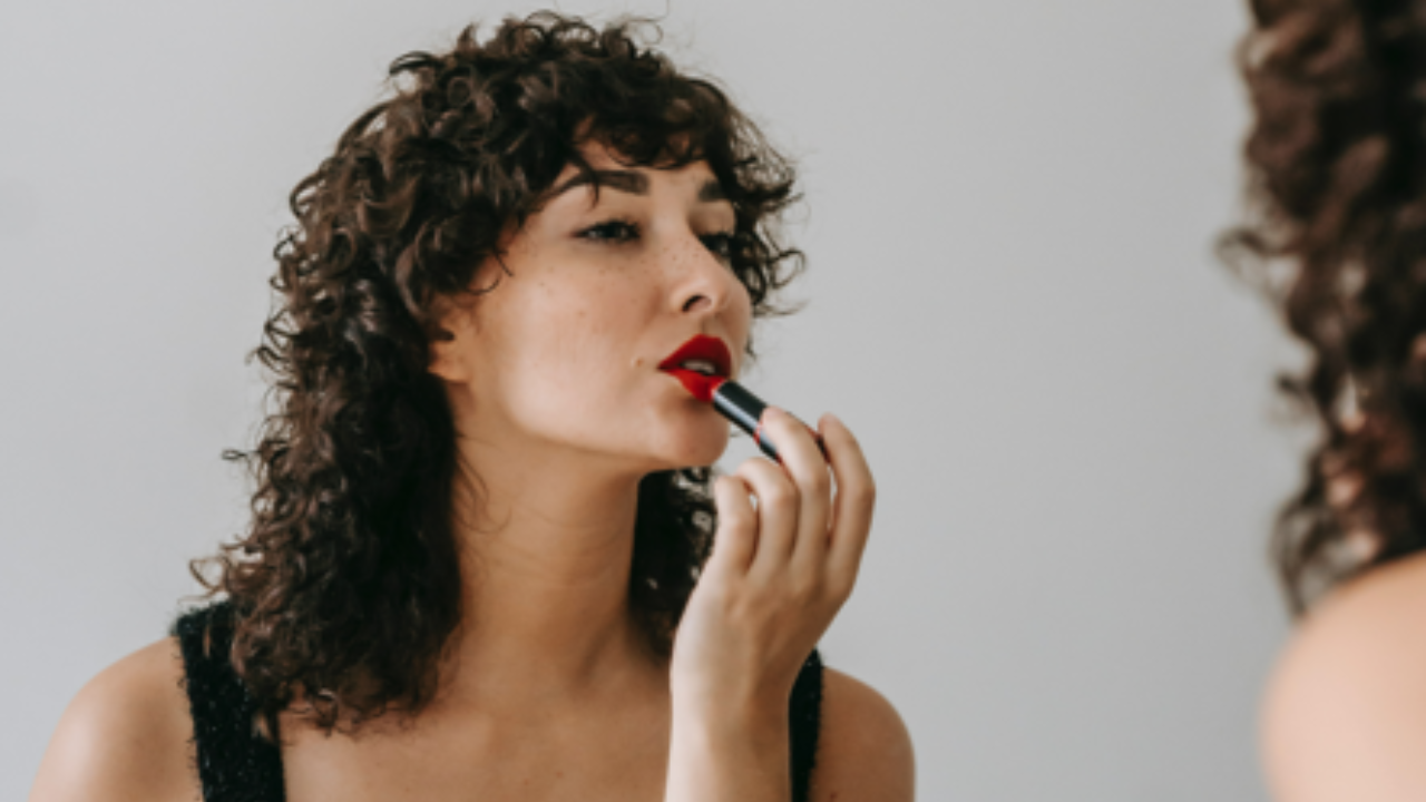 Mistakes to avoid while wearing lipstick. Pic Credit: Pexels