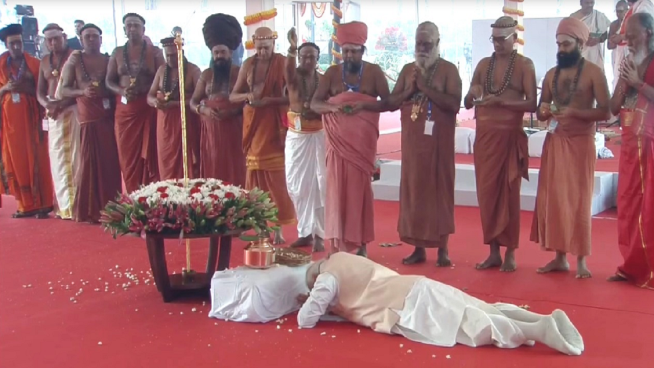 PM Modi Bows Before ‘Sengol' At New Parliament Building