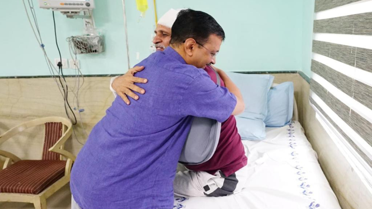 Kejriwal meets Satyendra Jain