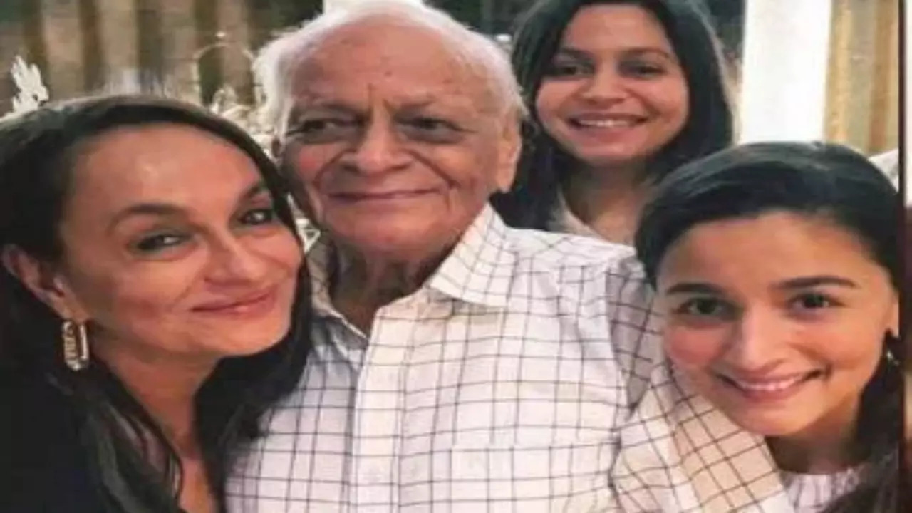 Alia Bhatt with her grandfather