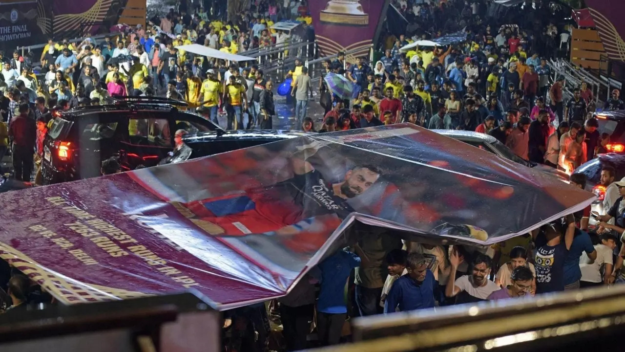 Fans use life size banner of Virat Kohli during IPL 2023 final