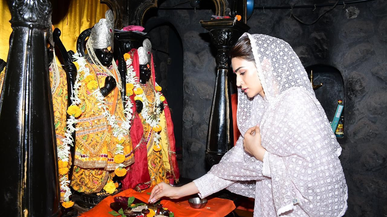 Kriti Sanon visits Sita Gufa and Kalaram Mandir