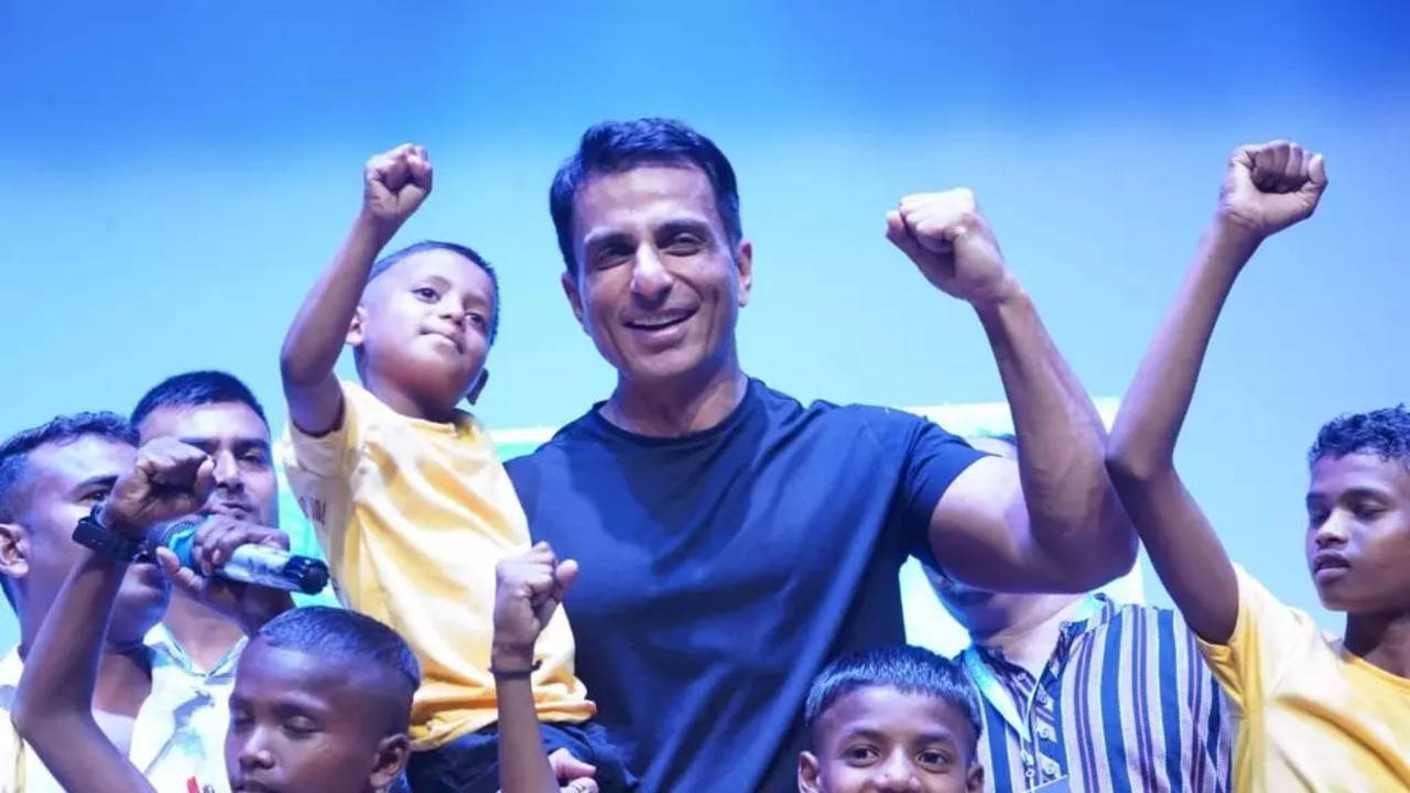 Sonu Sood to Help Set up a School For Underprivileged Children in Bihar