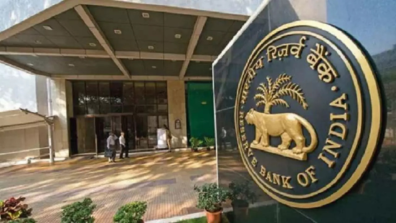 RBI report exudes confidence in India's sustained growth momentum in 2023-24, says 'atmosphere of easing inflationary pressures'