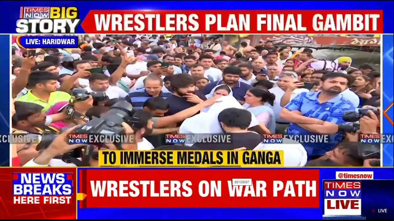 Wrestlers Stop Short From Immersing Medal as India Stands in Support on The Bank of River Ganga  90-Minute Action at Har Ki Pauri