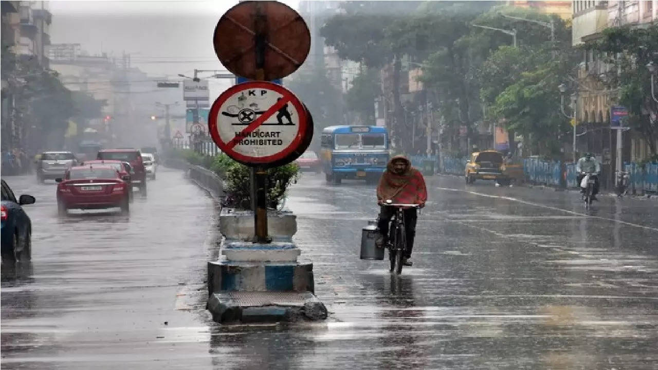 Rain Lashes Parts Of Delhi, Brings Much-Needed Relief; IMD Issues ...