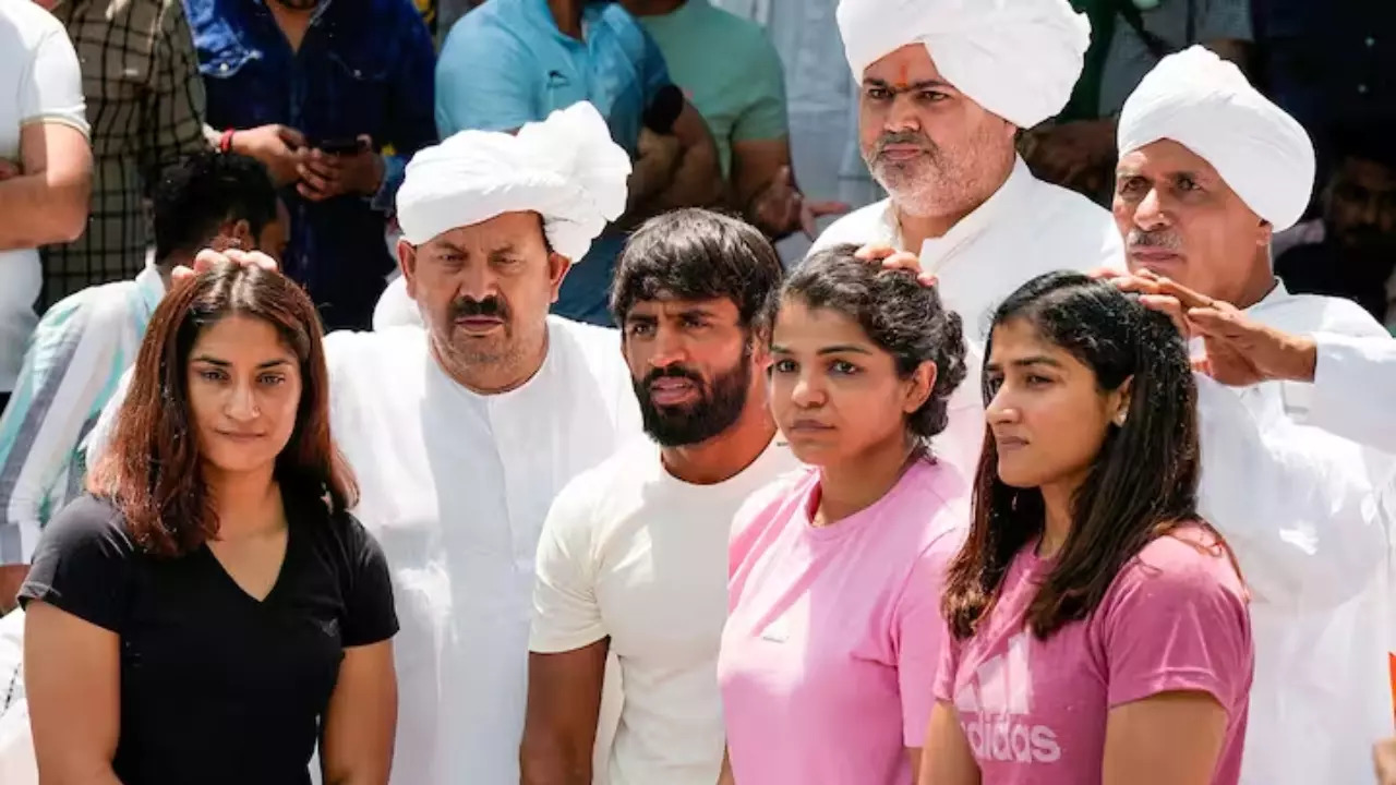 Naresh Tikait with wrestlers Bajrang Punia, Vinesh Phogat, Sakshi Malik and Sangita Phogat during their protest at Jantar Mantar.