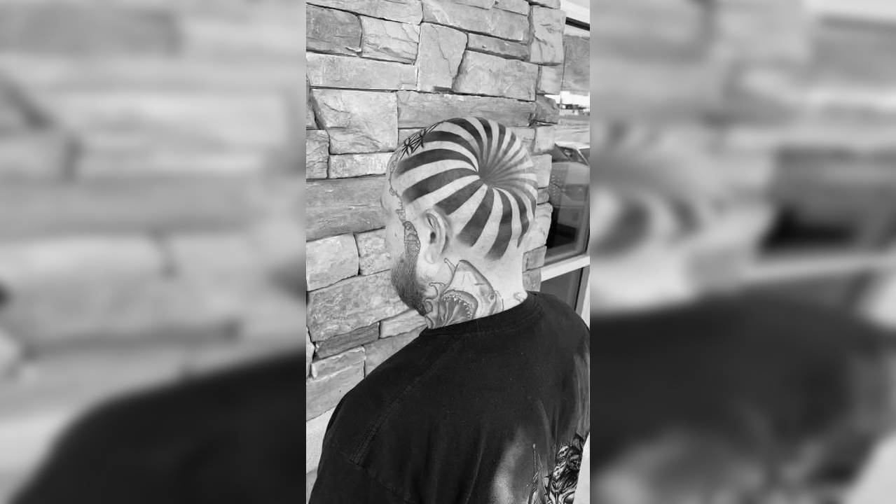 Man's Mind-Boggling Optical Illusion Tattoo Looks Like He Has A Hole In ...