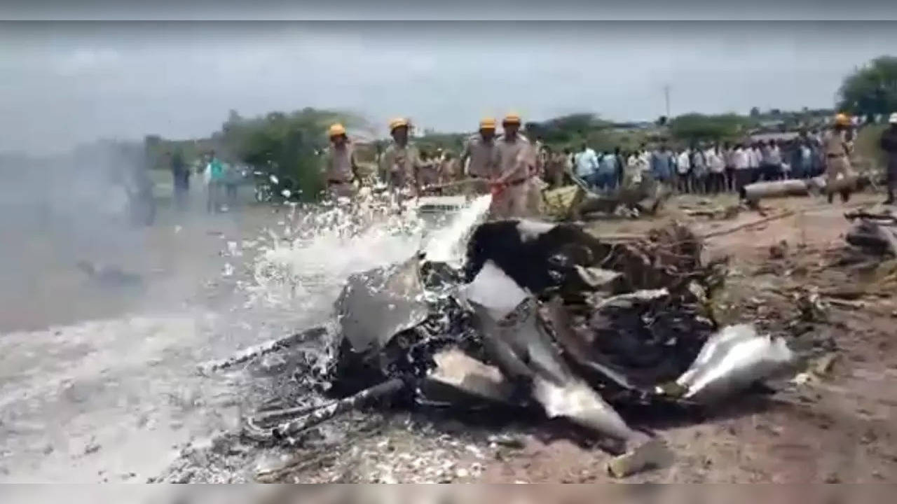 ​A Kiran trainer aircraft of Indian Air Force crashed in Chamarajanagar in Karnataka​