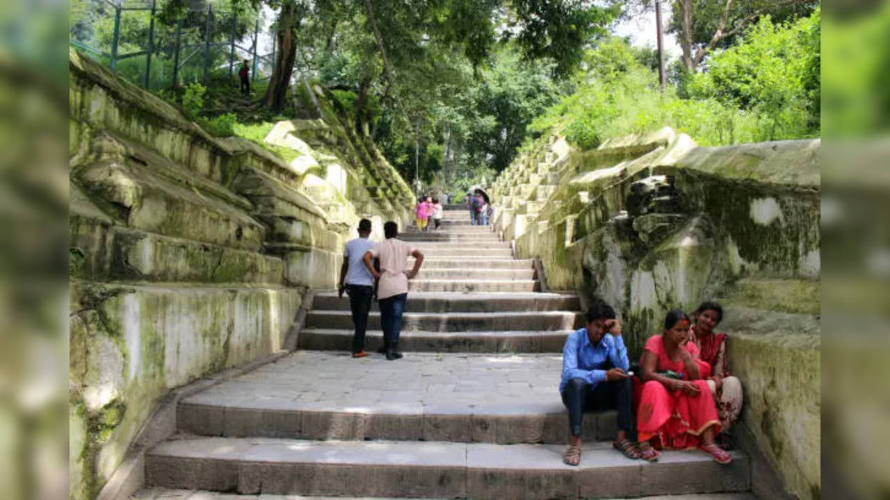 Understand the deeper meaning of sitting on the temple steps