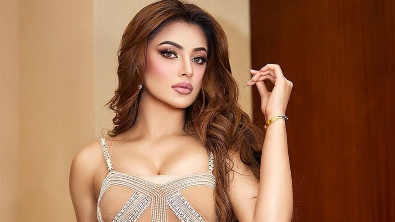 Urvashi Rautela Moves Into Whopping Rs 190 Crore Lavish Bungalow Next To  Yash Chopra's House In Mumbai | Entertainment News, Times Now