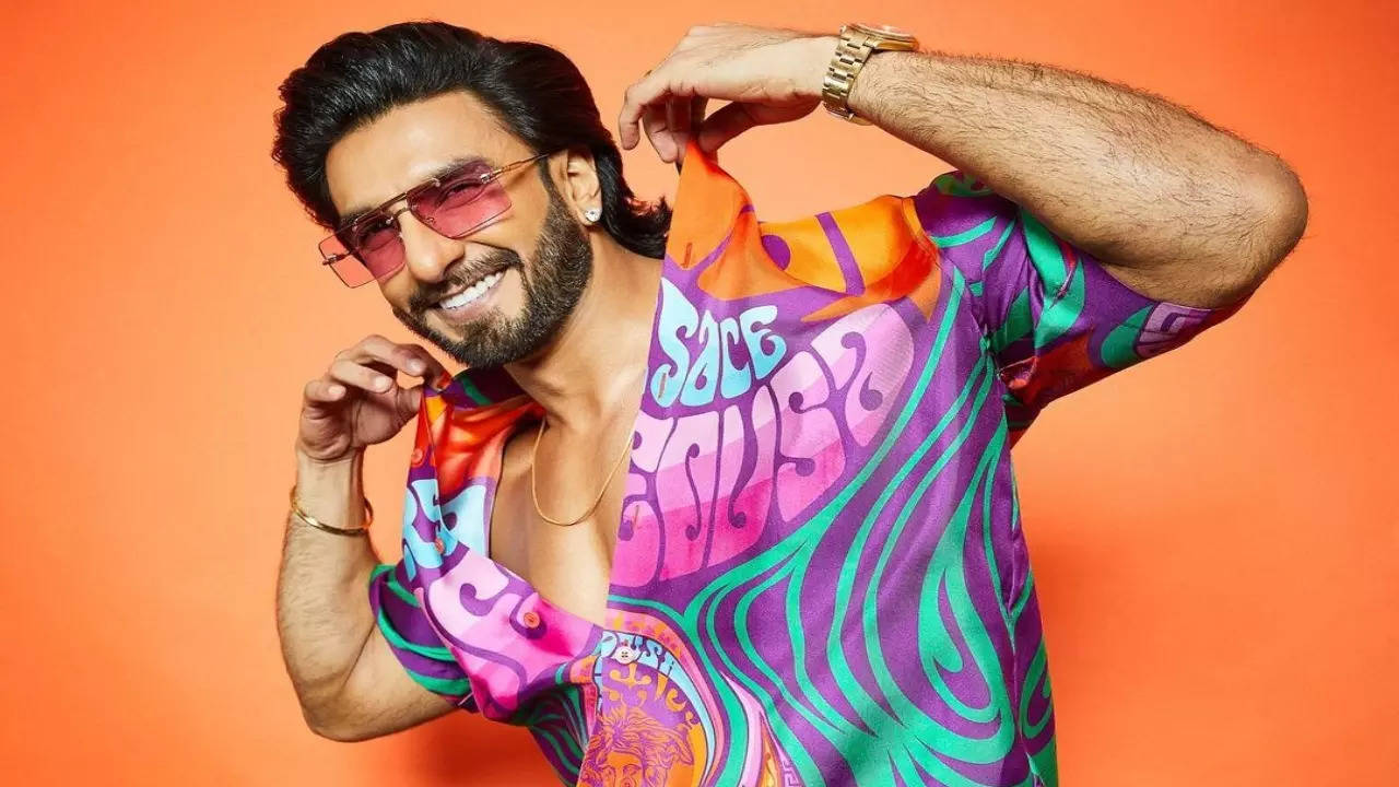 Ranveer Singh dons formal on travel schedule