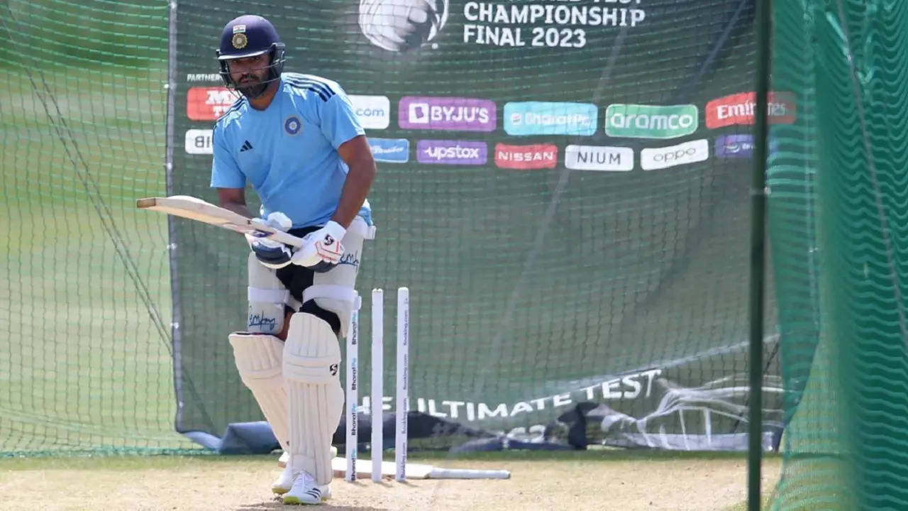 Ex-PAK captain takes shot at Rohit Sharma for fitness