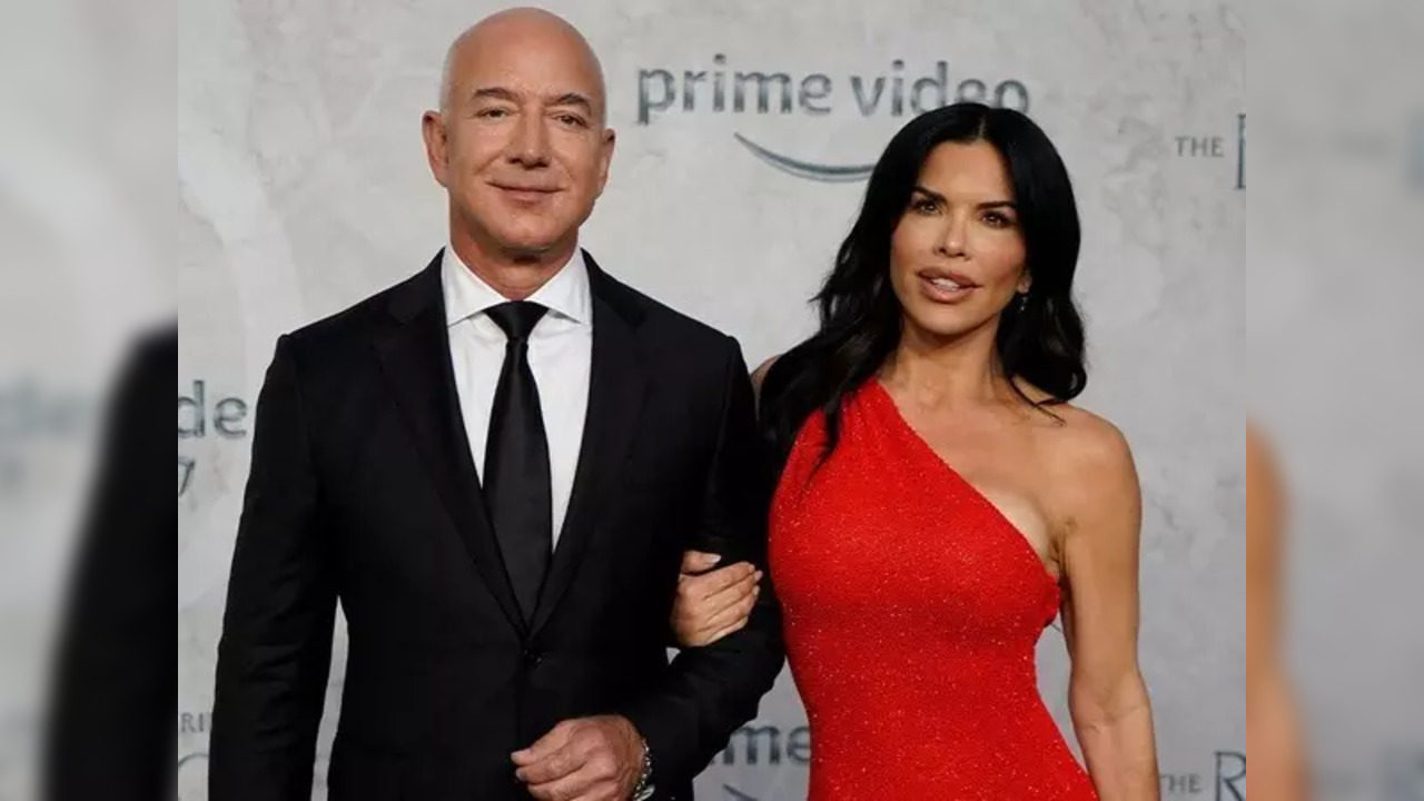 Jeff Bezos, fiancée Lauren Sanchez rent luxurious Malibu oceanfront home from Kenny G for USD 600,000 per month