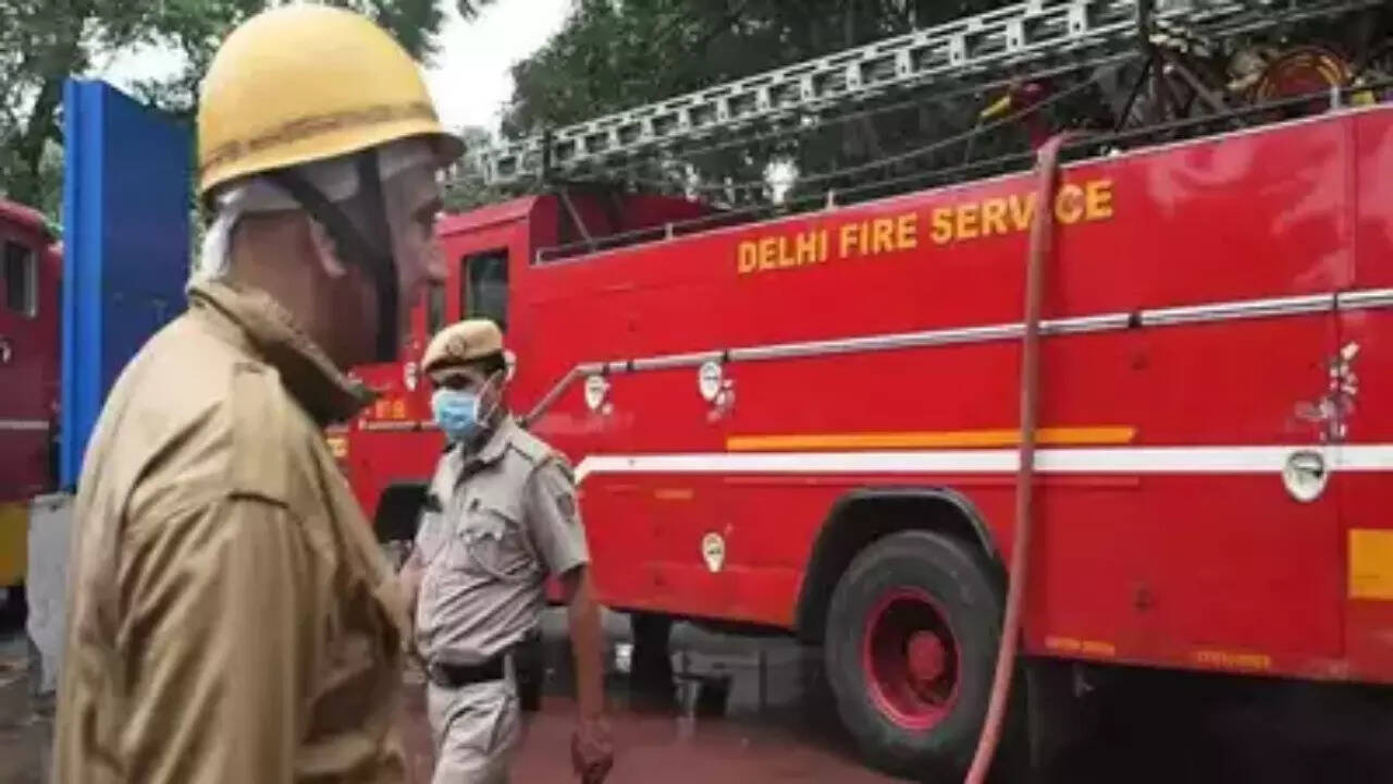 Delhi 6 People Injured After Under Construction Building Collapses Delhi 6 People Injured After Under Construction Building Collapses