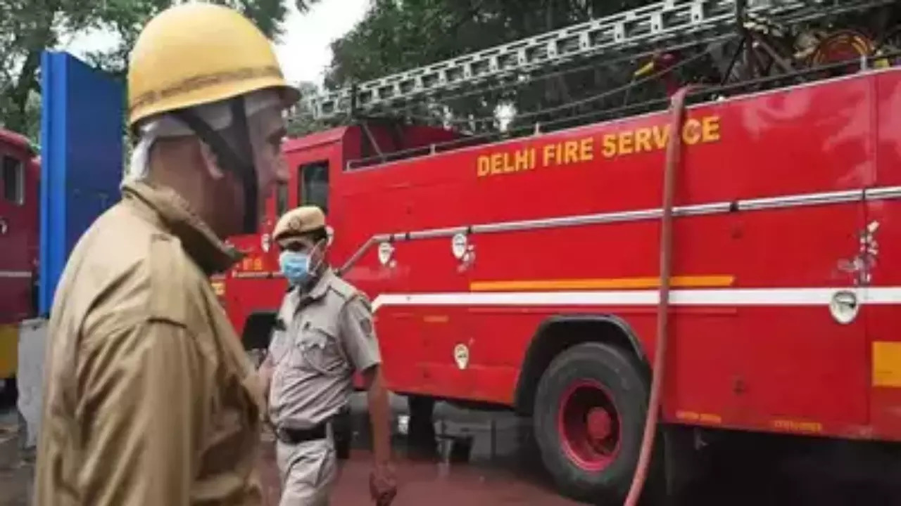 Delhi building collapsed