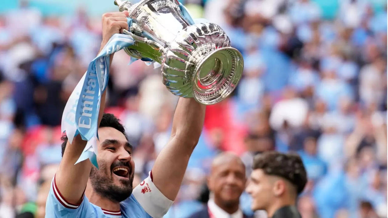 Manchester City Lift FA Cup