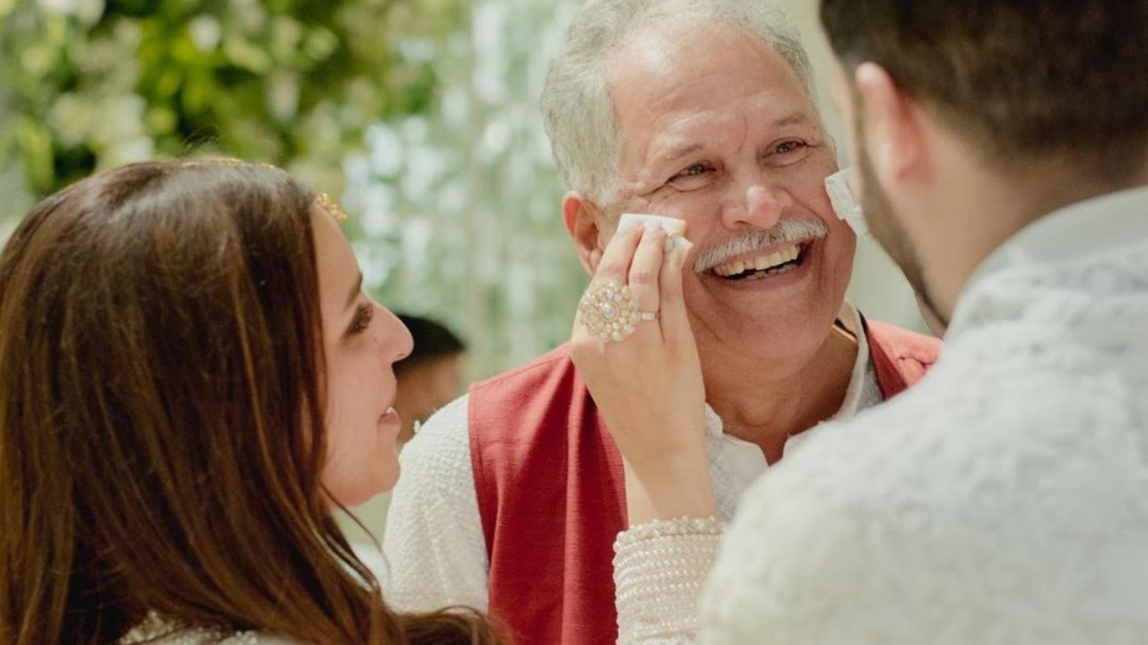 Parineeti Chopra wipes her father's tears