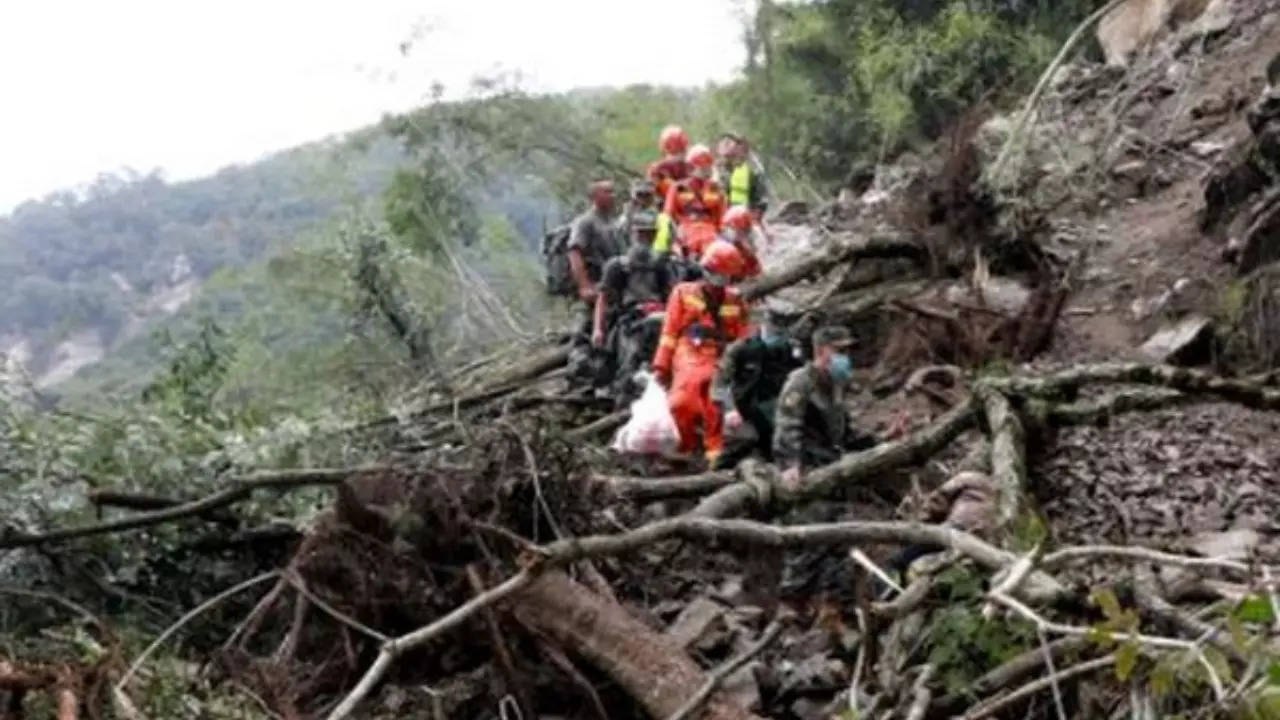 china mountain collapse: 14 killed, 5 missing in sichuan province