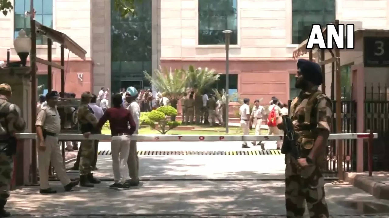 ire Breaks Out at Jawahar Lal Nehru Bhawan in Delhi,