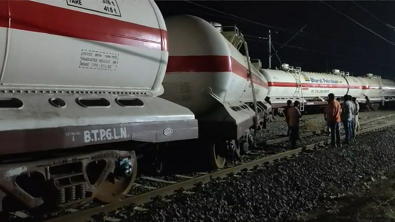 LPG rakes derail in Madhya Pradesh