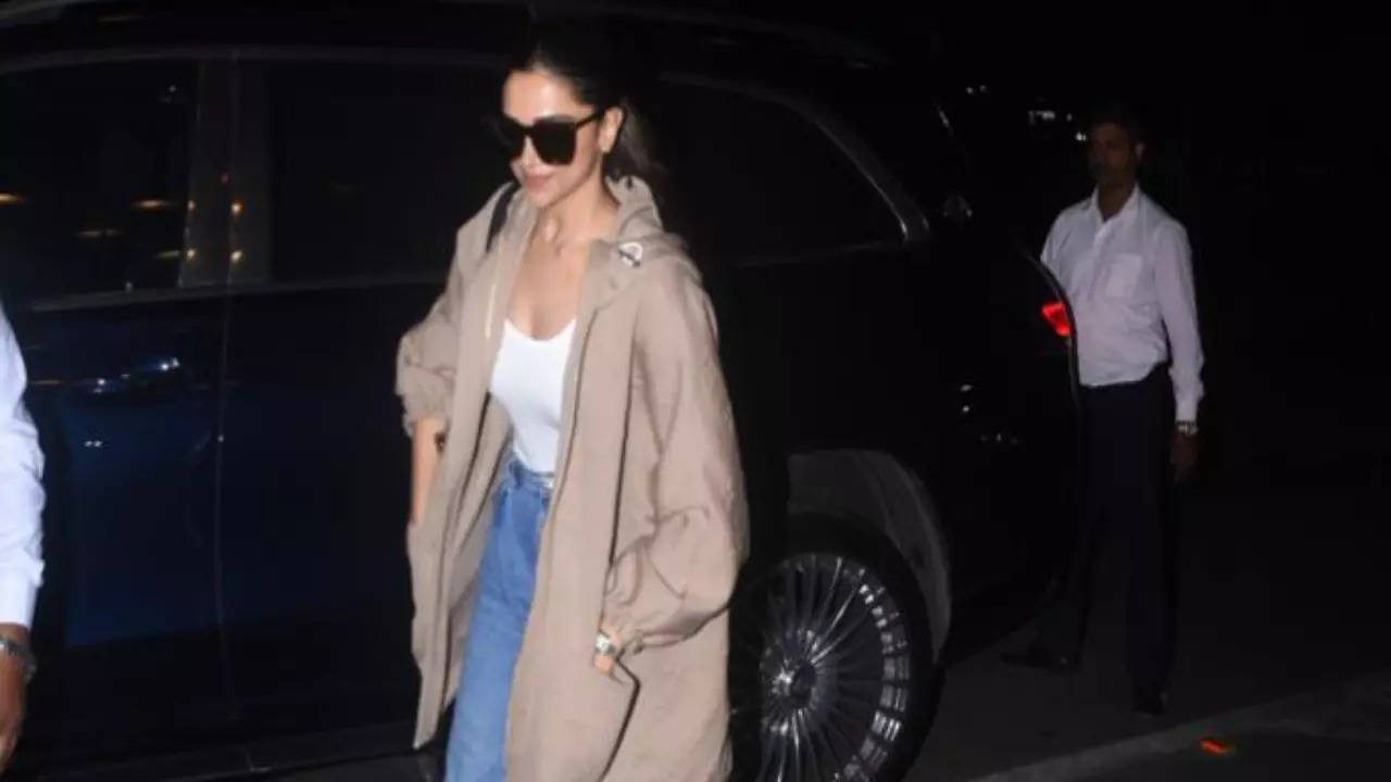 Deepika Padukone Once AGAIN Proves She Is 'Queen Of Airport