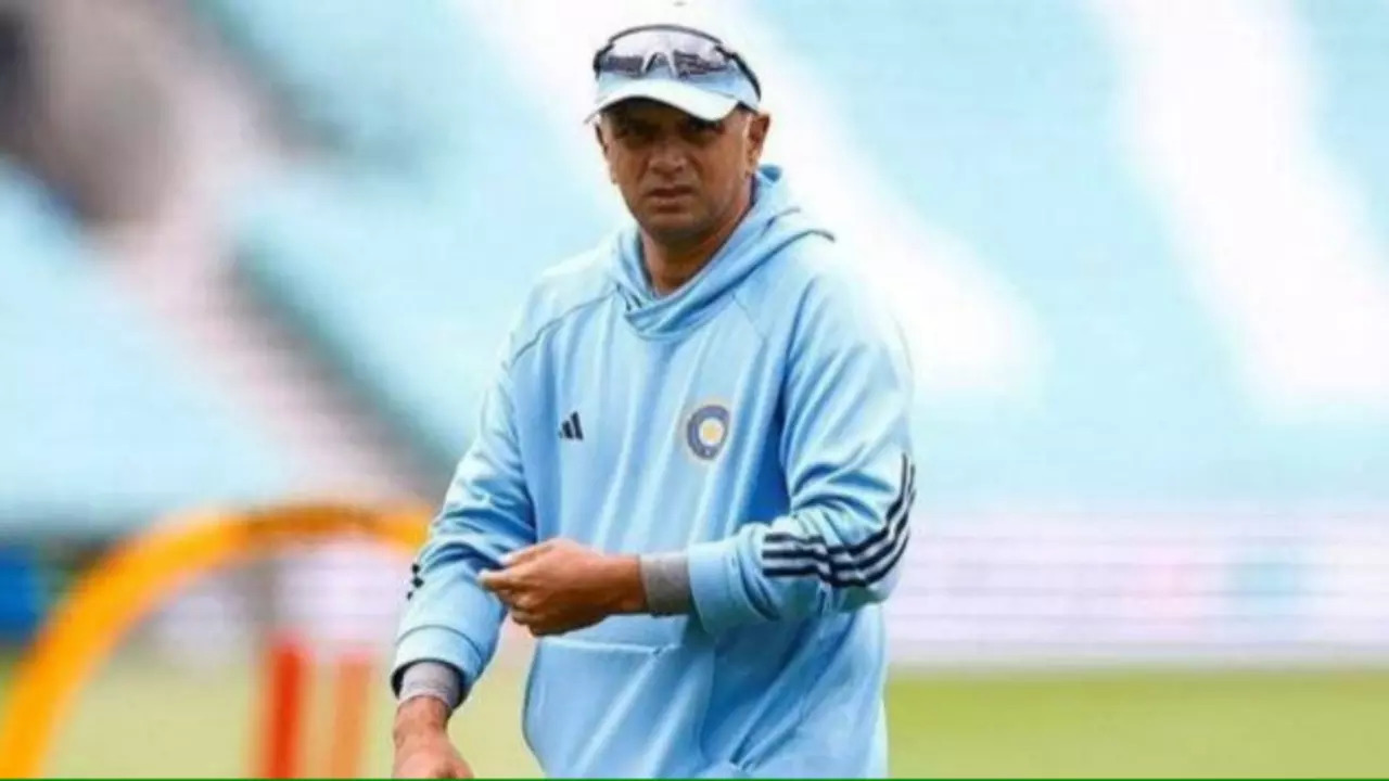 Dravid gets quizzed from Ganguly and Harbhajan