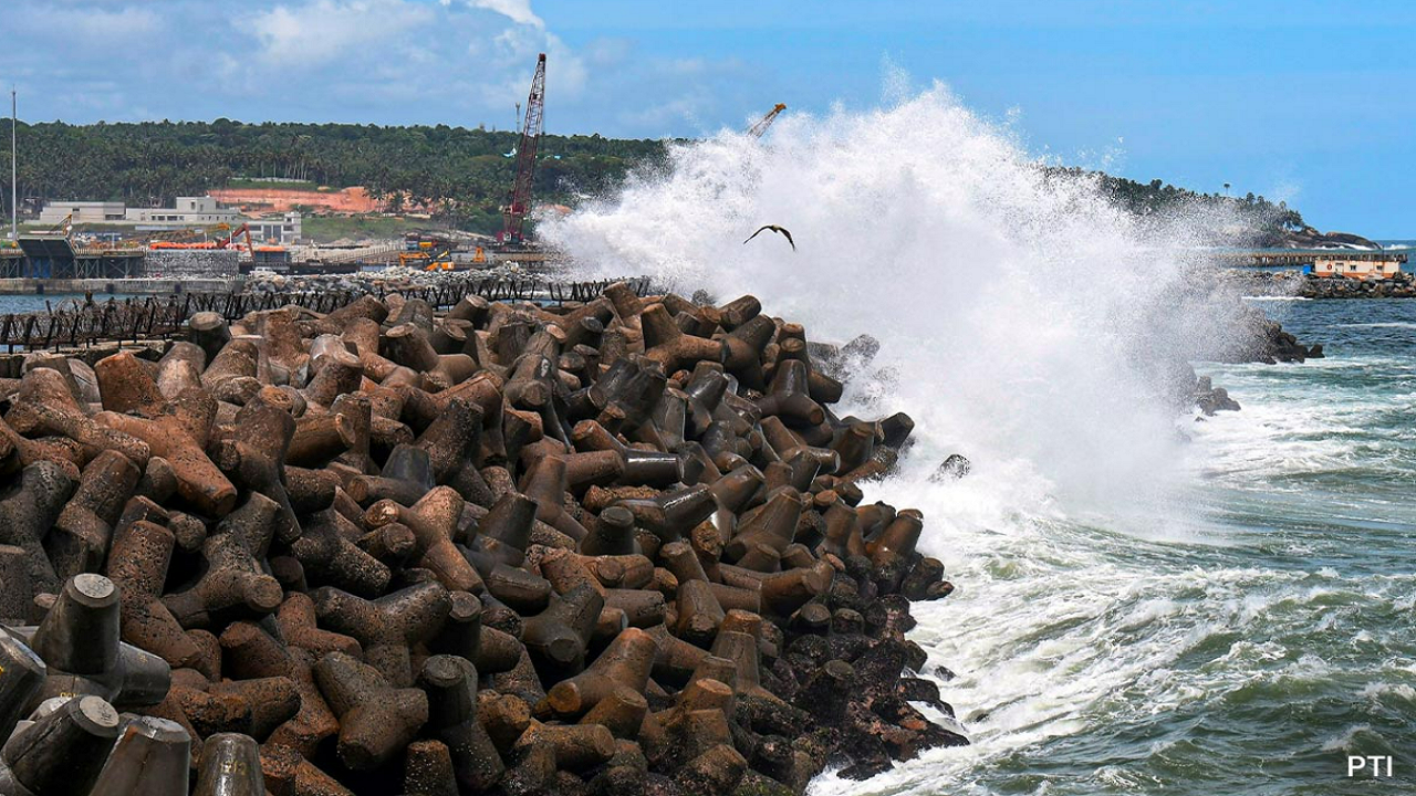 High Tidal Waves In Mumbai As Cyclone Biparjoy Intensifies Into Severe Cyclonic Storm (File Photo)