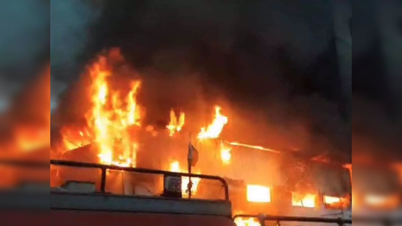Massive Fire Breaks Out At Hyderabad's MJ Market; No Casualties Reported - Vimarsana News