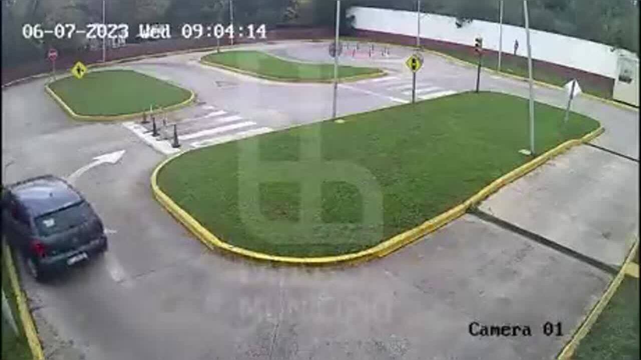 Disastrous Driving Test Sees Driver Hit Curbs, Crash Head On Into Lamp