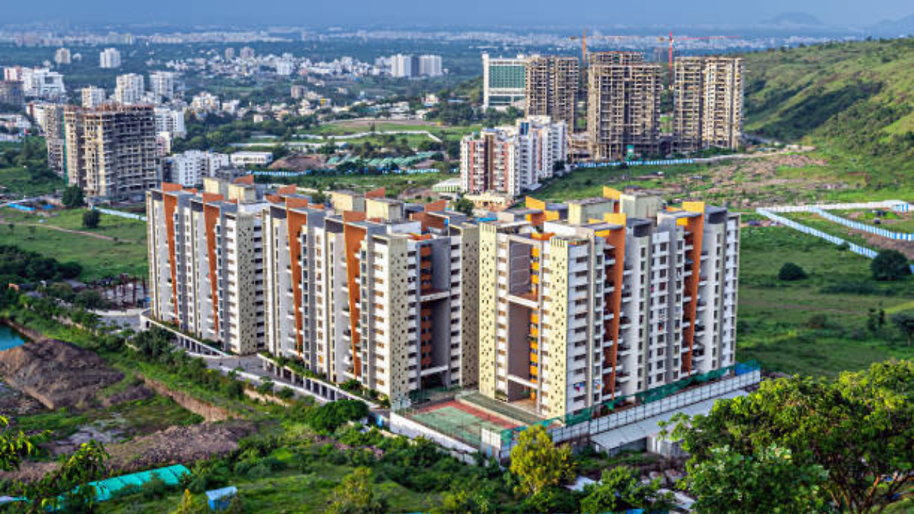 UP RERA threatens legal action against Investors Clinic for violating real estate regulations in Noida project - Vimarsana News