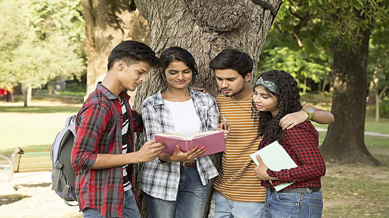 FYUGP: DU, AMU Among 105 Universities To Introduce 4-year UG Courses - Vimarsana News