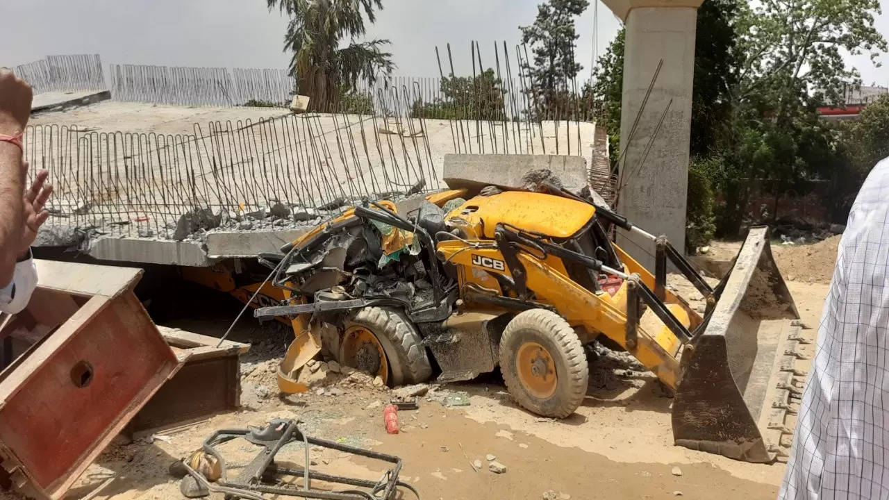 One killed after under construction Dwarka Expressway viaduct collapses near NH8 at Mahipalpur