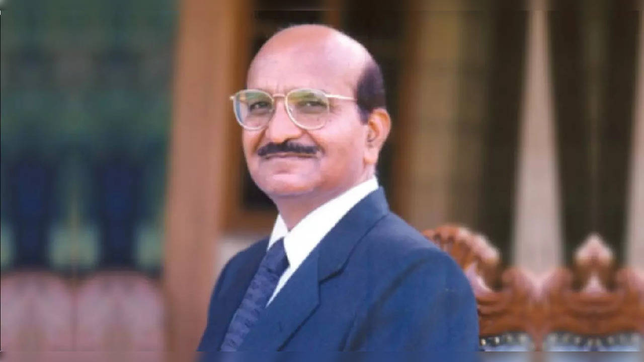 He started his career as a lab assistant. Karsanbhai Patel was born into a farmer's family in Gujarat. Now, he is globally recognised as an industrialist.