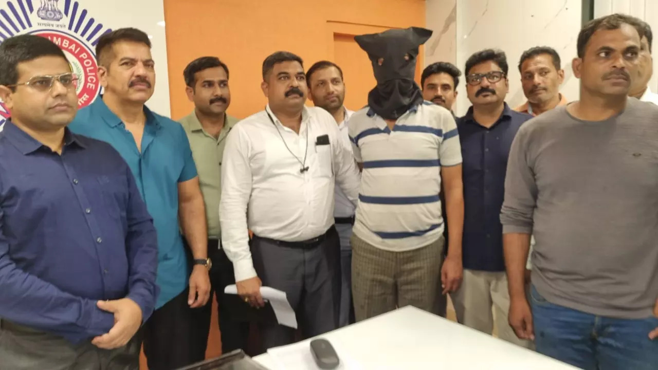 A murder accused, absconding for the past 30 years, was caught by Mumbai Crime Branch on Friday.