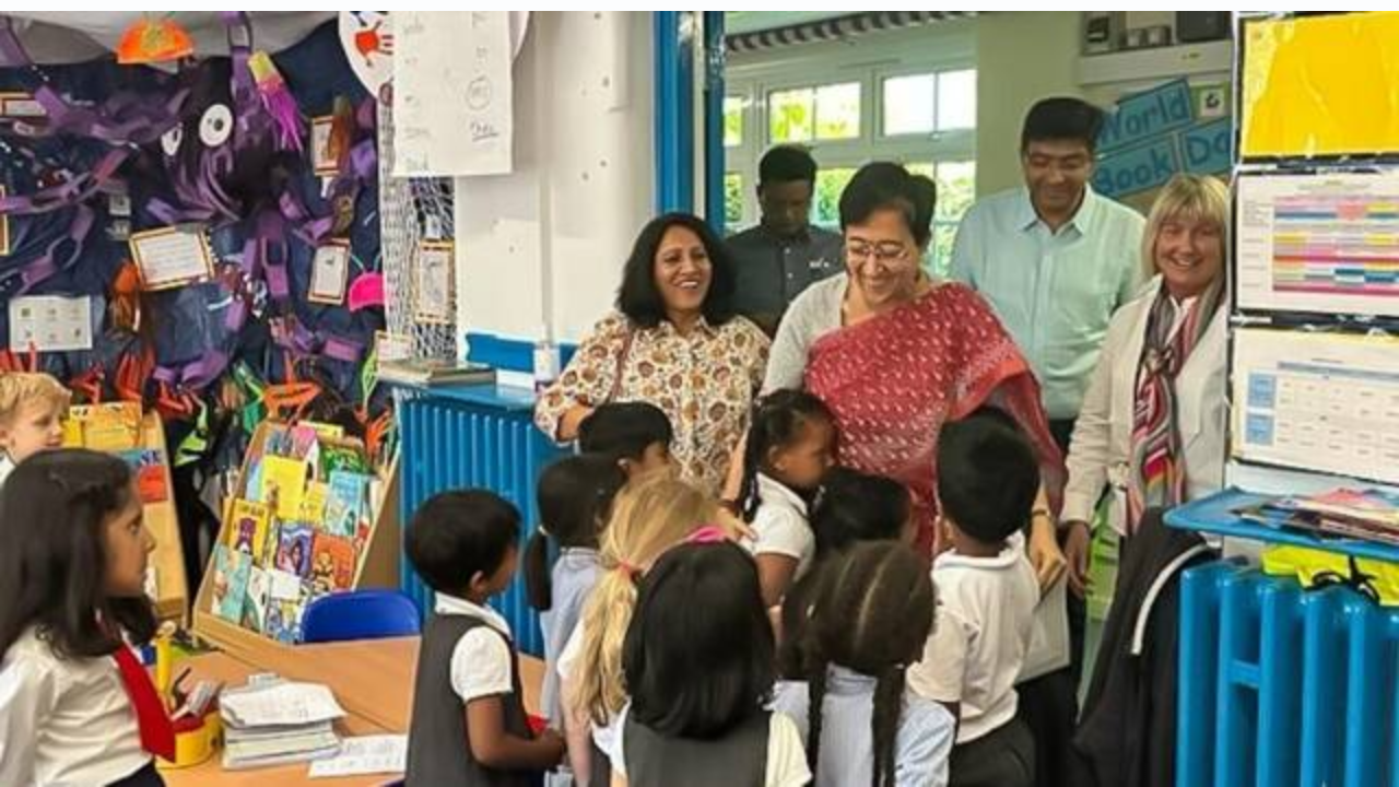 Delhi Education Minister Visits Primary School in London