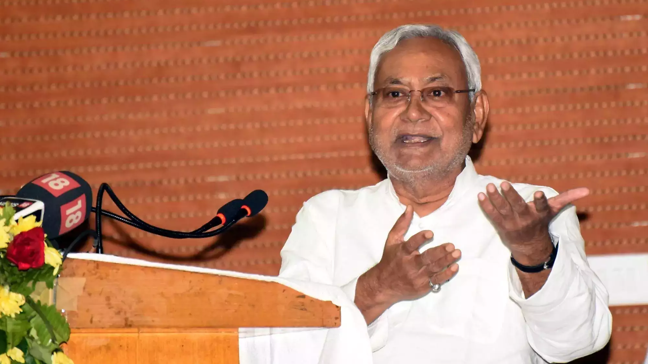 Bihar CM Nitish Skips Journalists' Questions, Says 'Bahut Garmi Hai' As Patna's Intense Heat Bothers Him - Vimarsana News