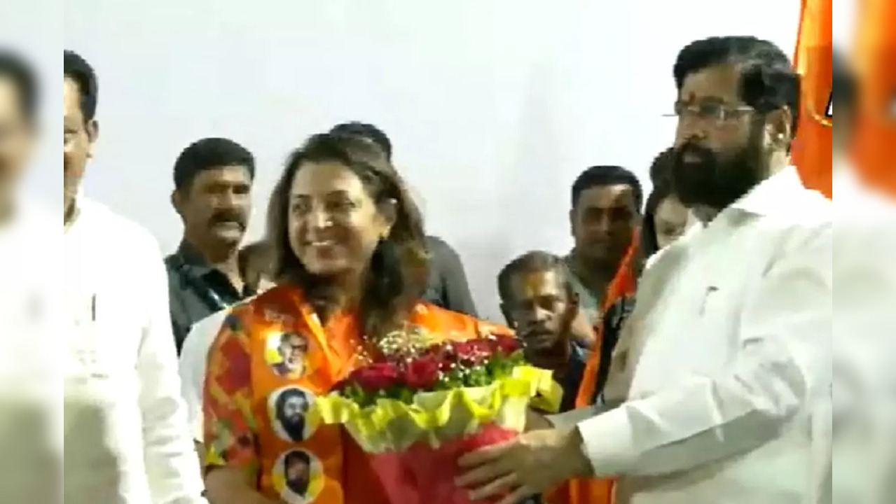 Uddhav Faction MLC Manisha Kayande Joins Eknath Shinde-Led Shiv Sena