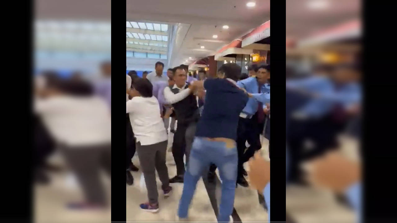 ​Noida Mall ​Fight