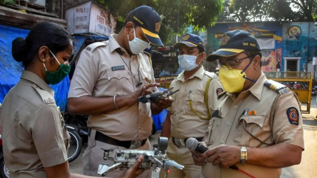 Mumbai Police Ban Flying Activity Around Chatrapati Shivaji Maharaj International Airport Till August 21, Check Details - Vimarsana News