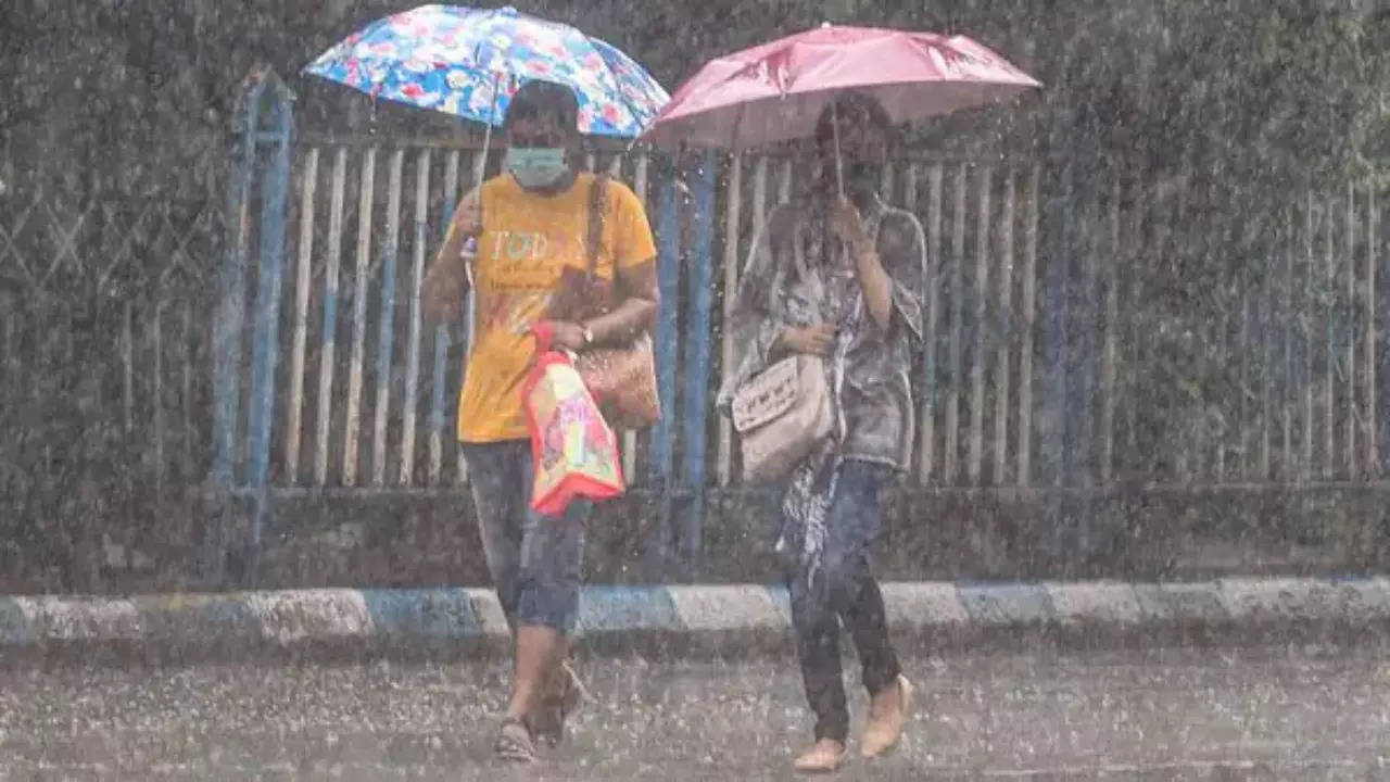 Moderate rain in Pune city today, likely to bring mercury down