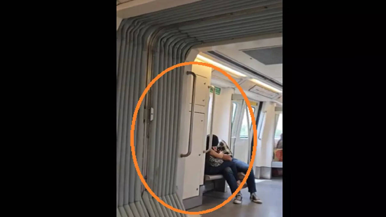 Video of Couple Kissing Inside Delhi Metro Emerges